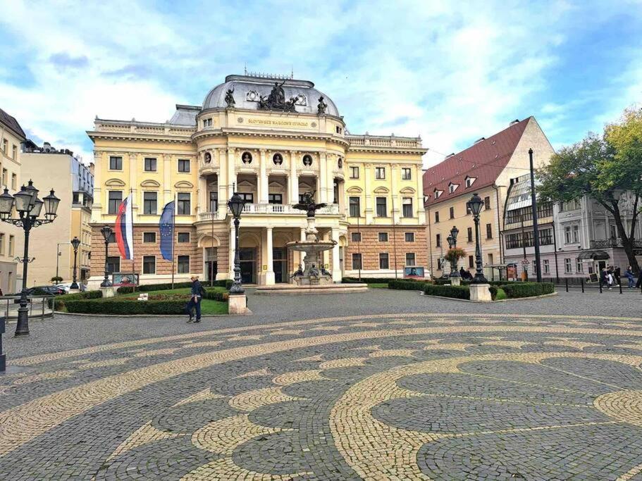 New Studio In Quiet Part Of The City Center Bratislava Eksteriør billede