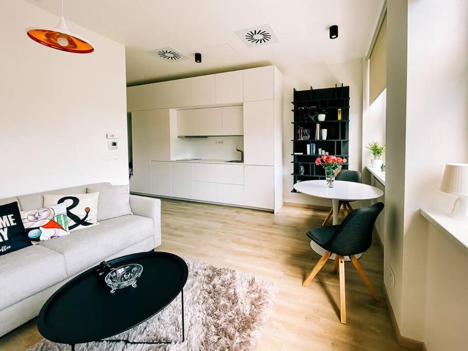 New Studio In Quiet Part Of The City Center Bratislava Eksteriør billede